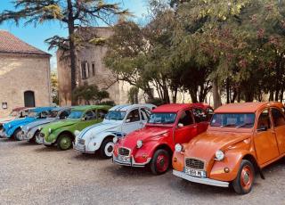 Histoire de la Citroën 2CV : de voiture populaire à icône de Paris