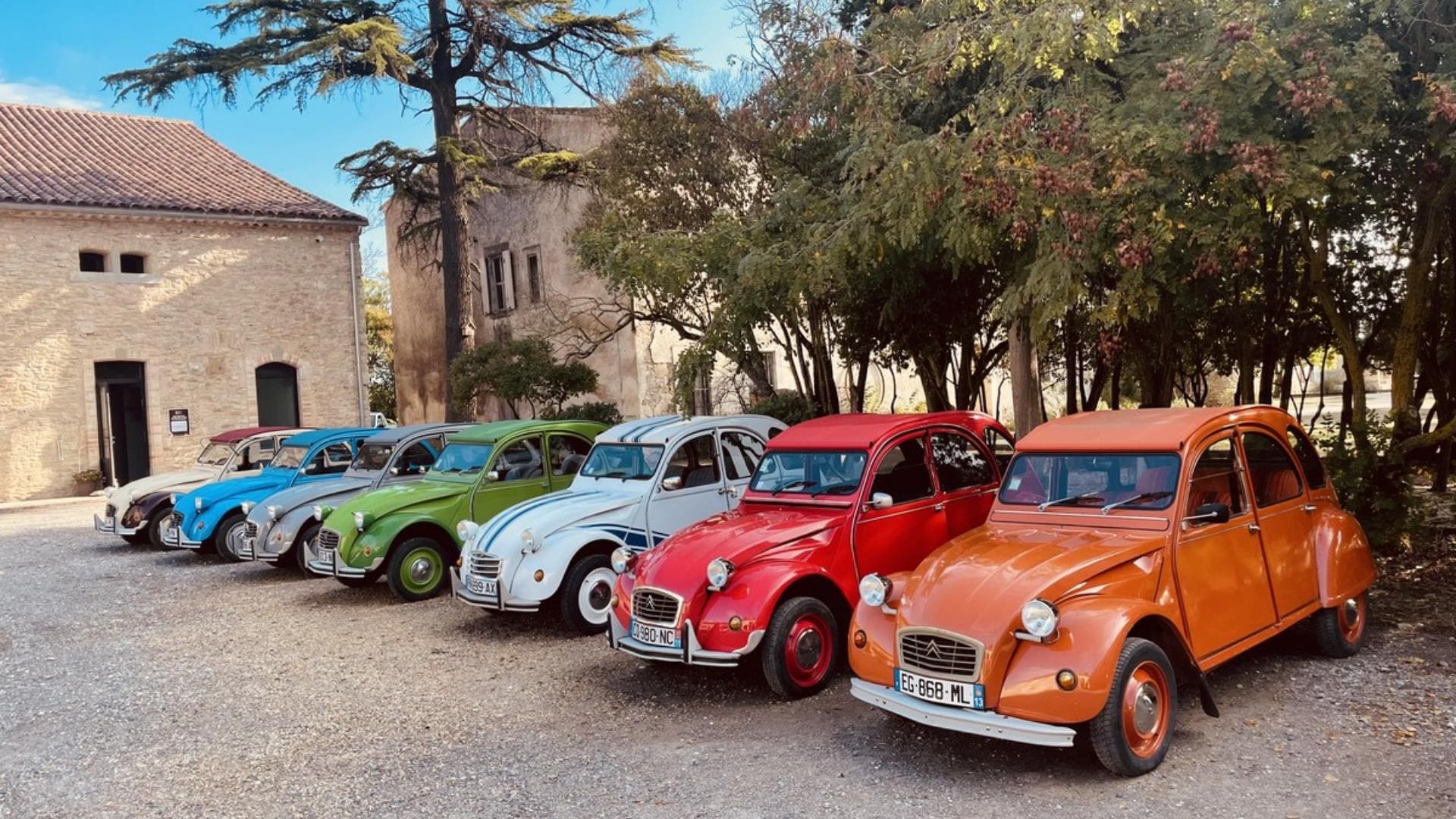 Histoire de la Citroën 2CV : de voiture populaire à icône de Paris