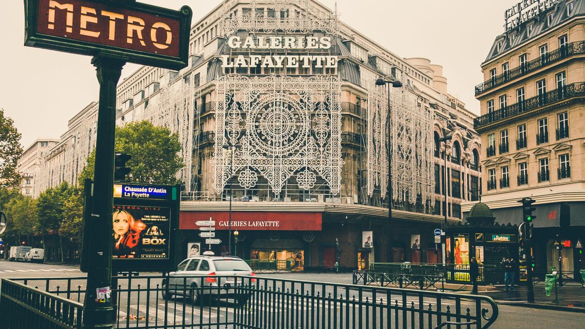 Galeries Lafayette facade on Boulevard Haussmann with the Chaussée d'Antin metro entrance
