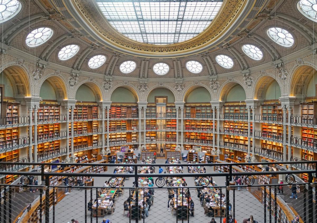 The majestic Oval Room at BnF Richelieu in Paris